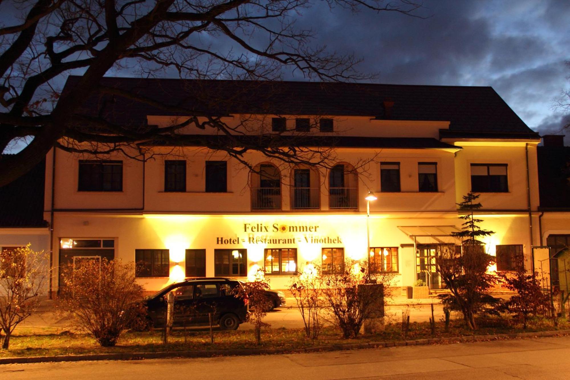 Hotel-Restaurant-Vinothek Felix Sommer Auersthal Luaran gambar